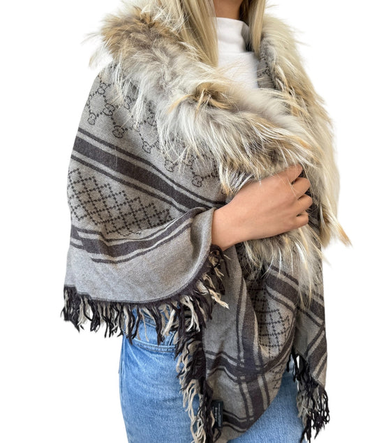 GUCCI Vintage GG Logo Monogram Fox Fur Shawl Scarf Wrap Gray Brown 902234