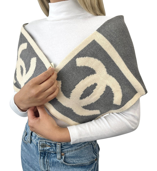CHANEL Sport Vintage CC Big Logo Muffler Scarf Wrap Accessory Gray Cream Wool
