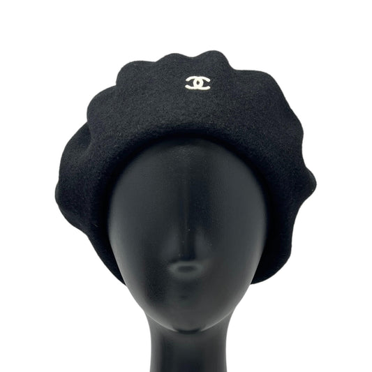 CHANEL Vintage CC Logo Beret Hat Black Fashion Accessory Wool Knit Cap 902224