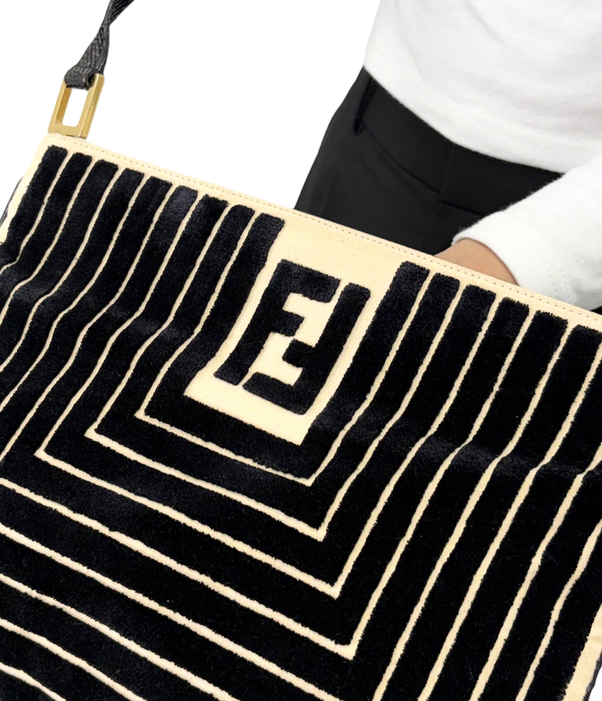 [Exclusive] FENDI Vintage FF Logo Python Velvet Shoulder Bag Black 800208