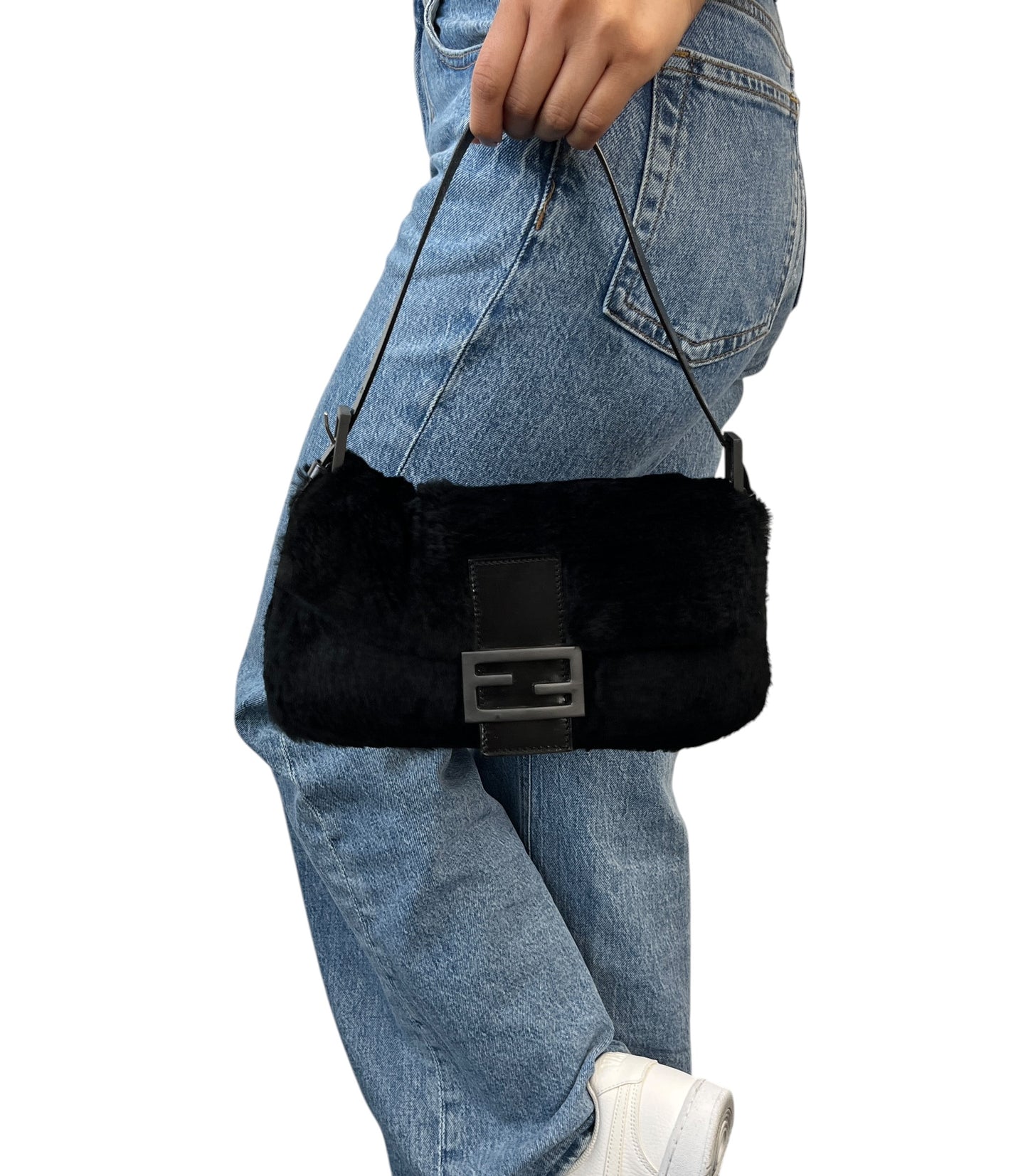 [Exclusive] FENDI Vintage FF Logo Mamma Baguette Fur Bag Black Leather 800004