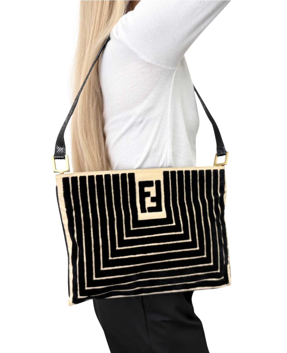 [Exclusive] FENDI Vintage FF Logo Python Velvet Shoulder Bag Black 800208