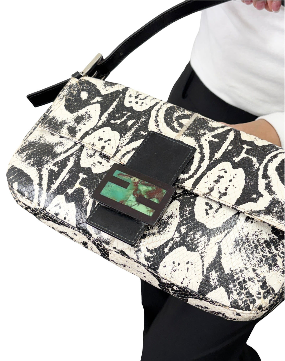 [Exclusive] FENDI Vintage Mamma Baguette Python Shoulder Bag Black 800211