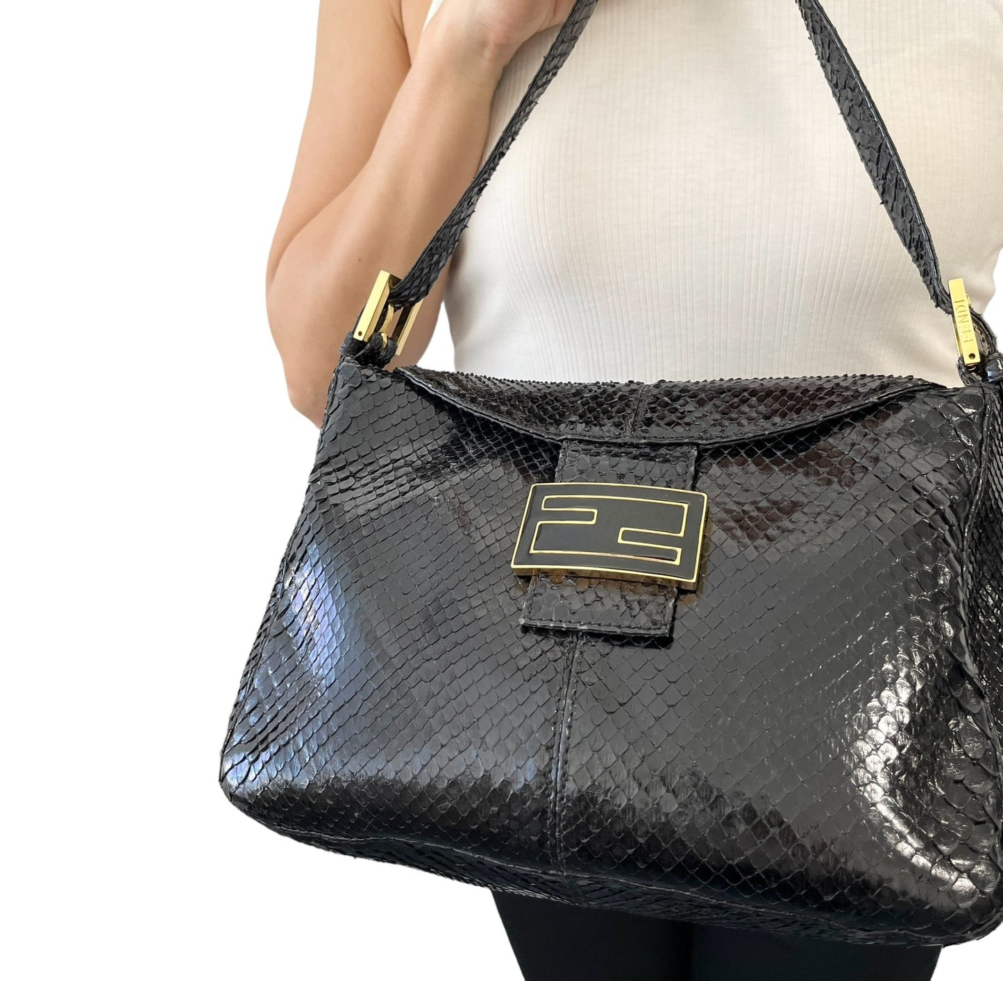 [Exclusive] FENDI Vintage FF Mamma Baguette Leather Shoulder Bag Black 800899