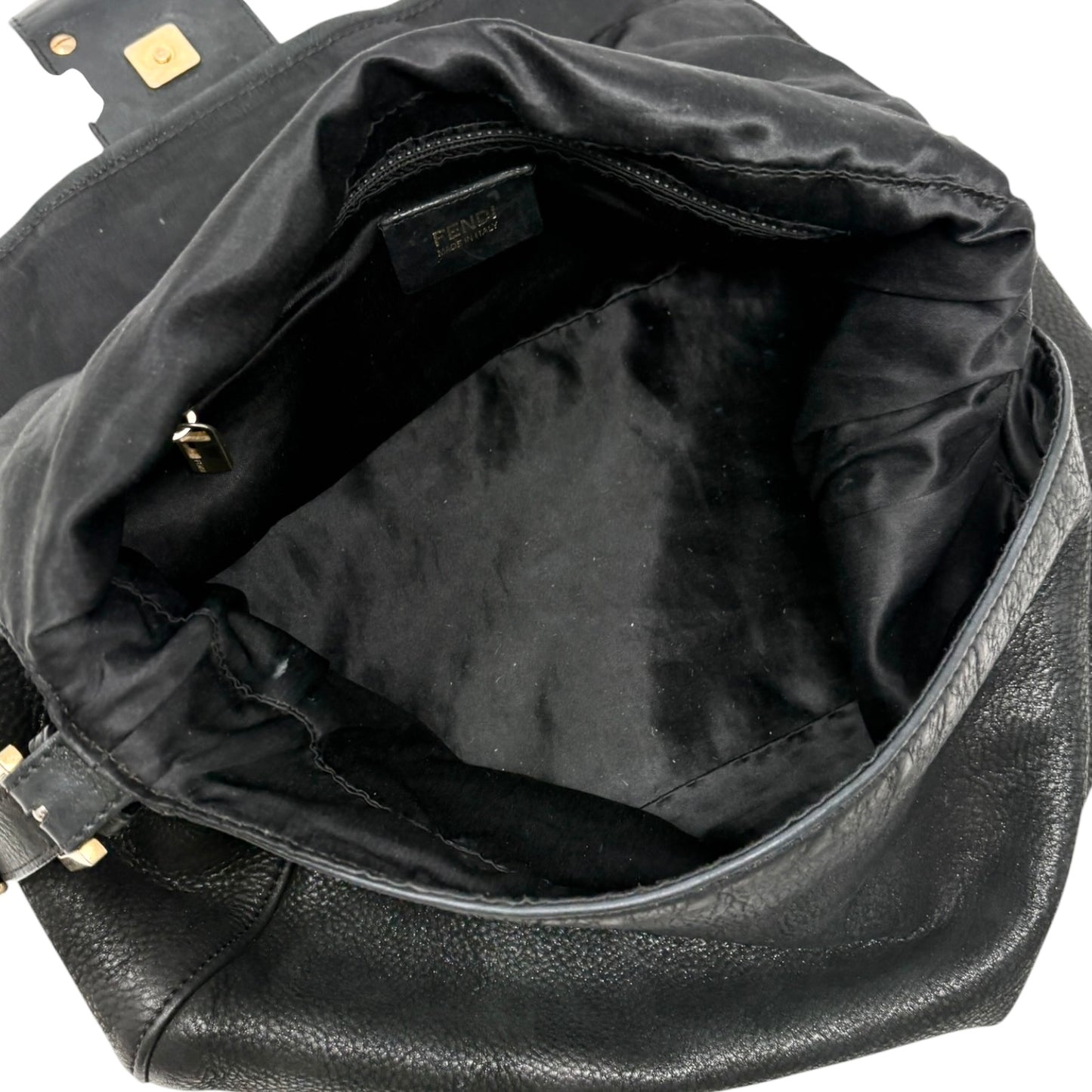 [Exclusive] FENDI Vintage Logo Mamma Baguette Shoulder Bag Black Gold Leather 800003