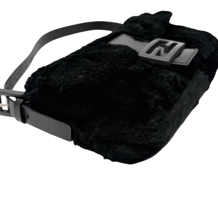 [Exclusive] FENDI Vintage FF Logo Mamma Baguette Fur Bag Black Leather 800004