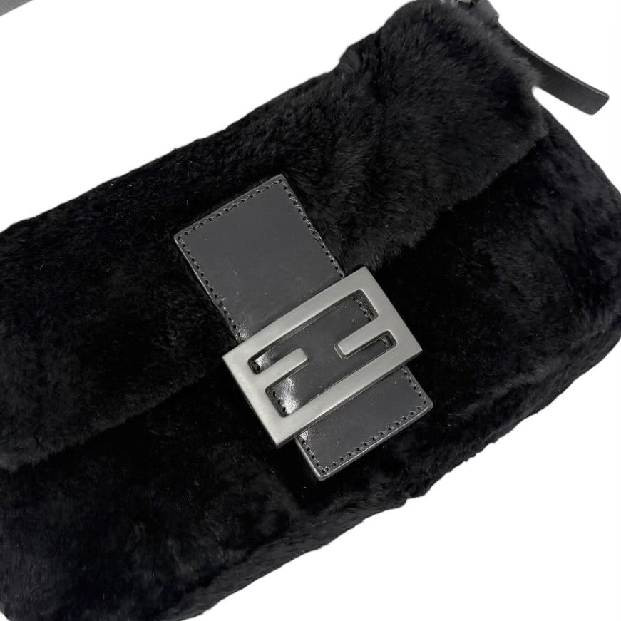 [Exclusive] FENDI Vintage FF Logo Mamma Baguette Fur Bag Black Leather 800004