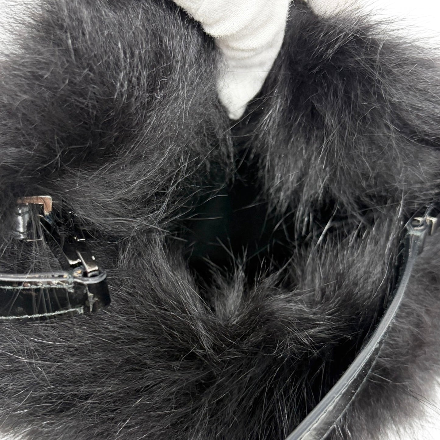 [Exclusive] GUCCI Vintage Mink Fur Mini Bag Pochette Black Silver Satin 800204