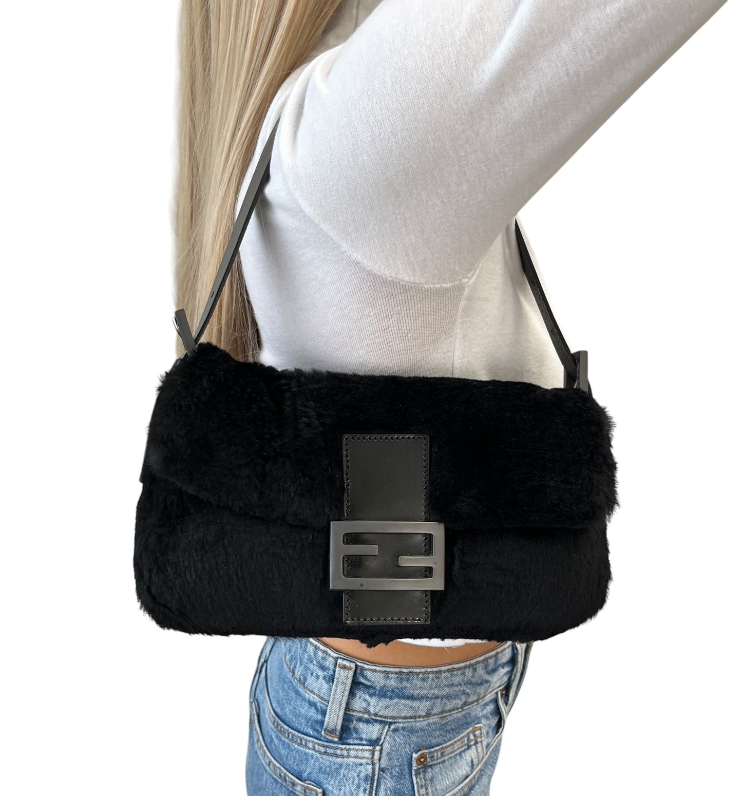 [Exclusive] FENDI Vintage FF Logo Mamma Baguette Fur Bag Black Leather 800004