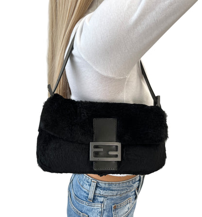 [Exclusive] FENDI Vintage FF Logo Mamma Baguette Fur Bag Black Leather 800004