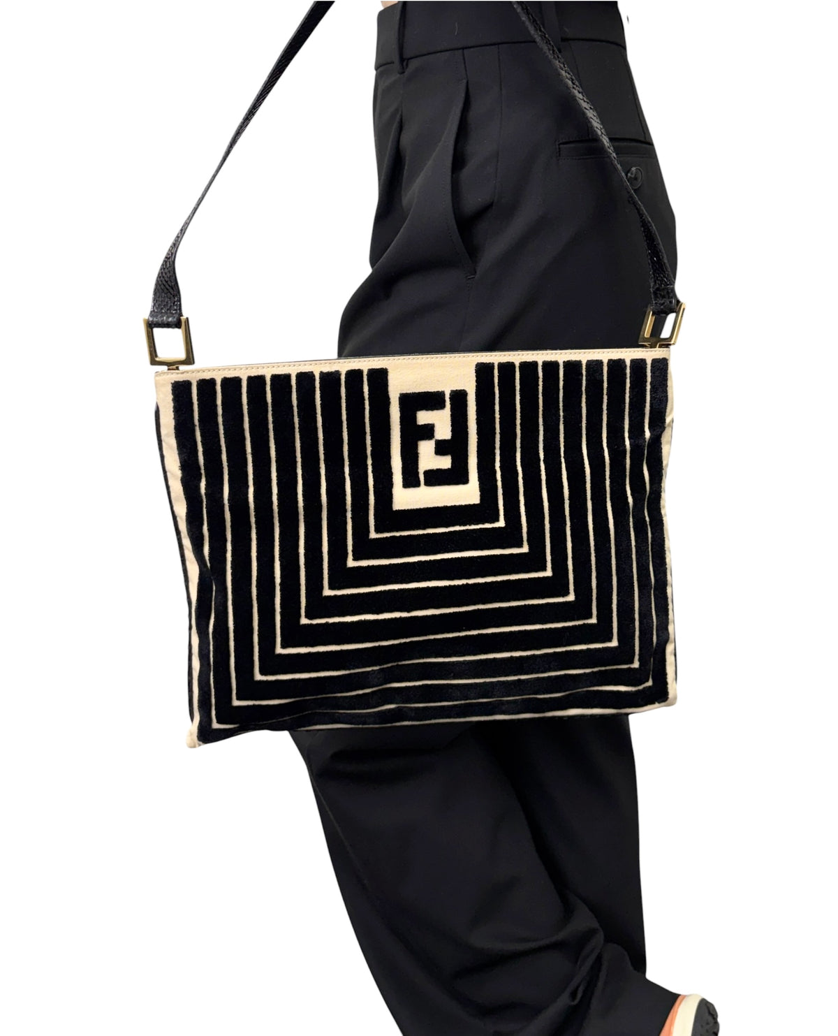 [Exclusive] FENDI Vintage FF Logo Python Velvet Shoulder Bag Black 800208