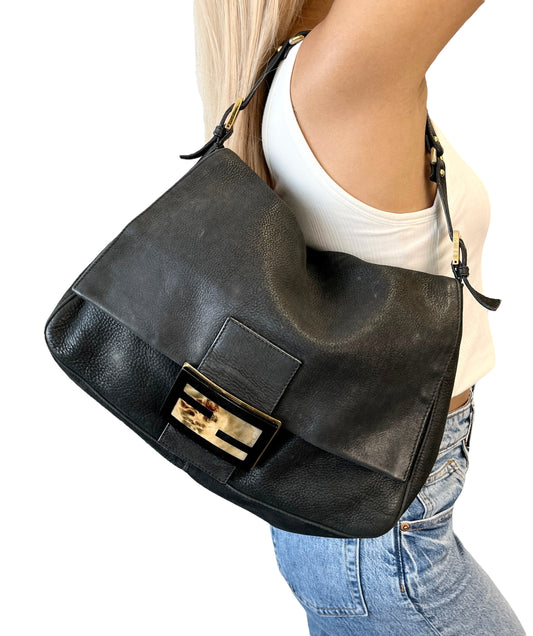 [Exclusive] FENDI Vintage Logo Mamma Baguette Shoulder Bag Black Gold Leather 800003