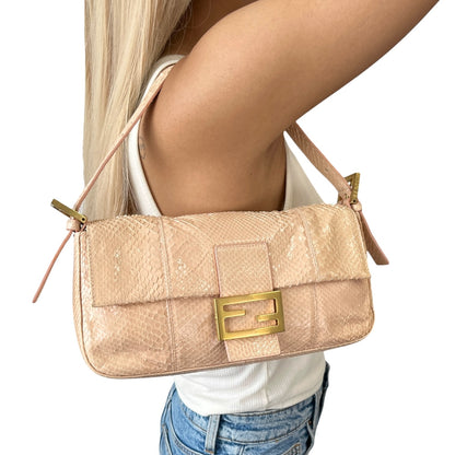 [Exclusive] FENDI Vintage FF Logo Mamma Baguette Bag Pink Beige Leather 800803