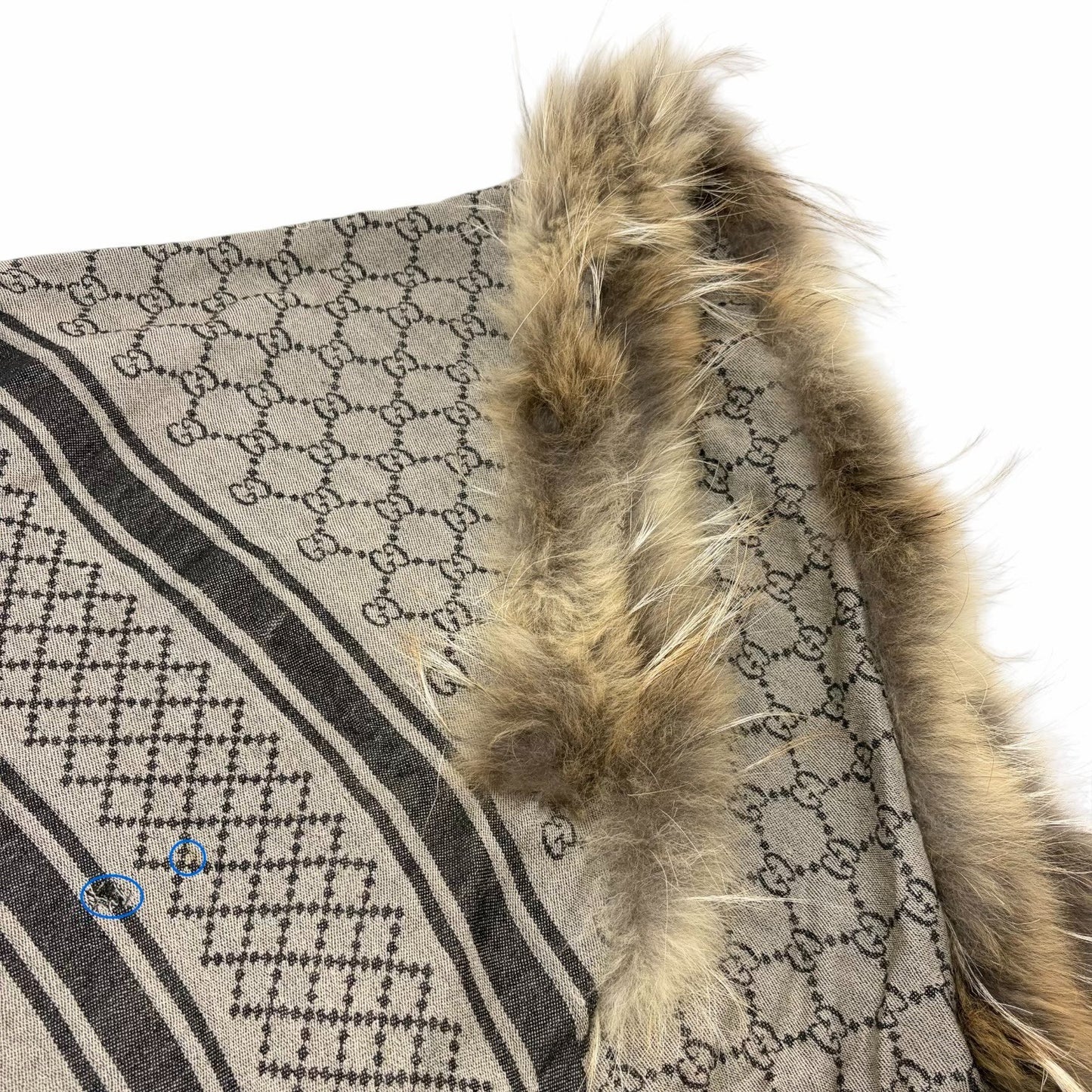 GUCCI Vintage GG Logo Monogram Fox Fur Shawl Scarf Wrap Gray Brown 902234