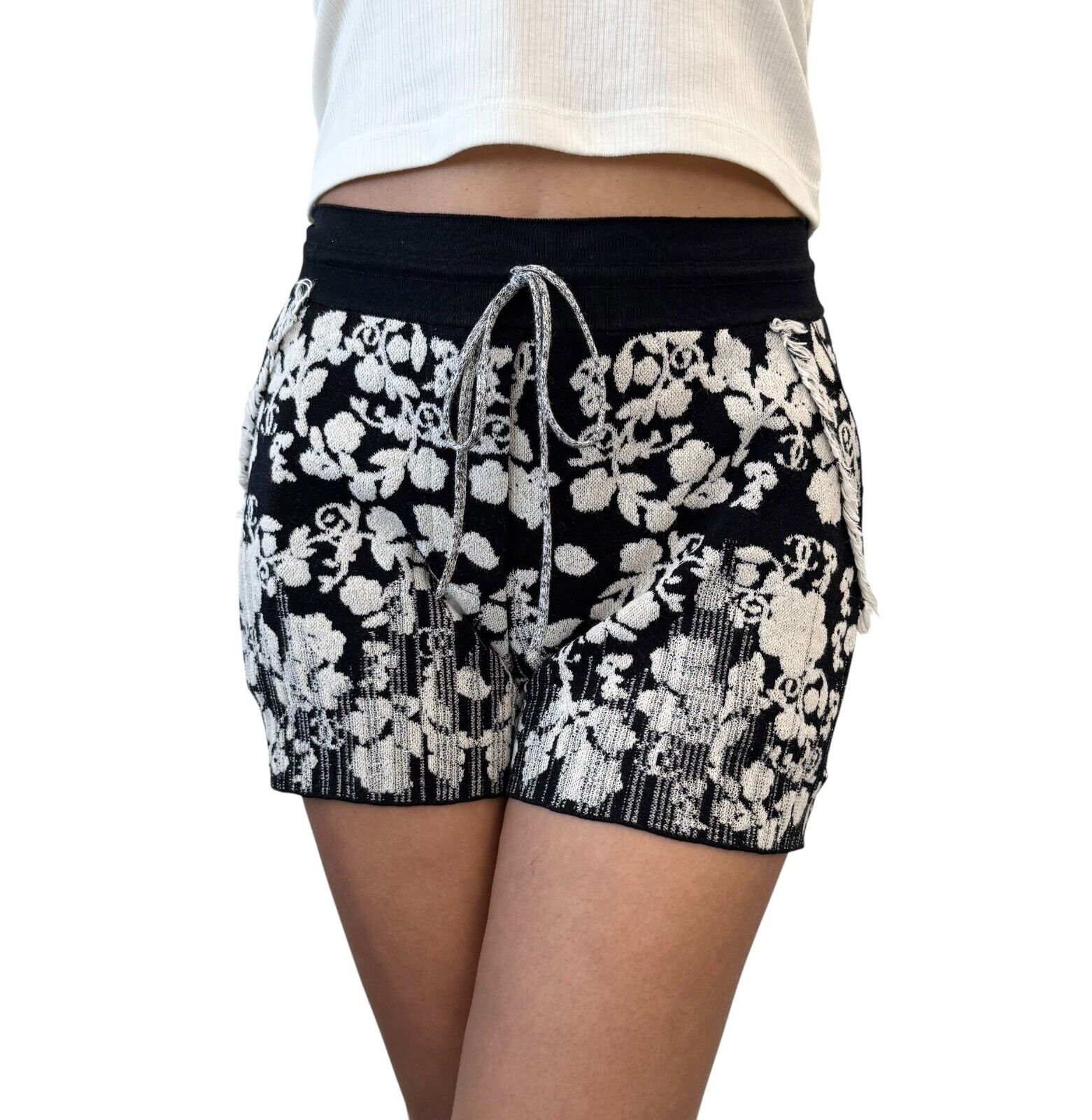 CHANEL Vintage P47652 CC Logo Short Pants #34 Shorts Black White Cotton Rayon