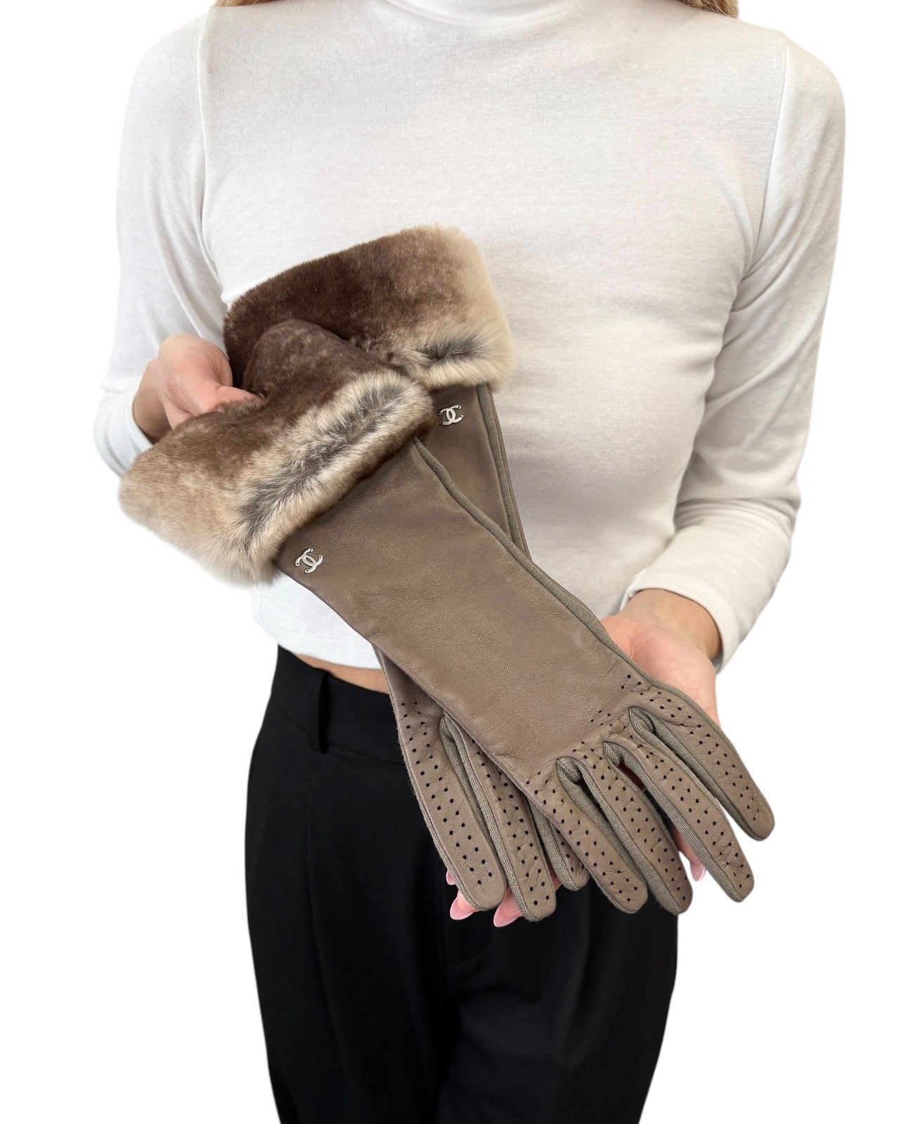 CHANEL Vintage CC Logo Lambskin Long Gloves Fur Trim #7.5 Gray Beige Perforated