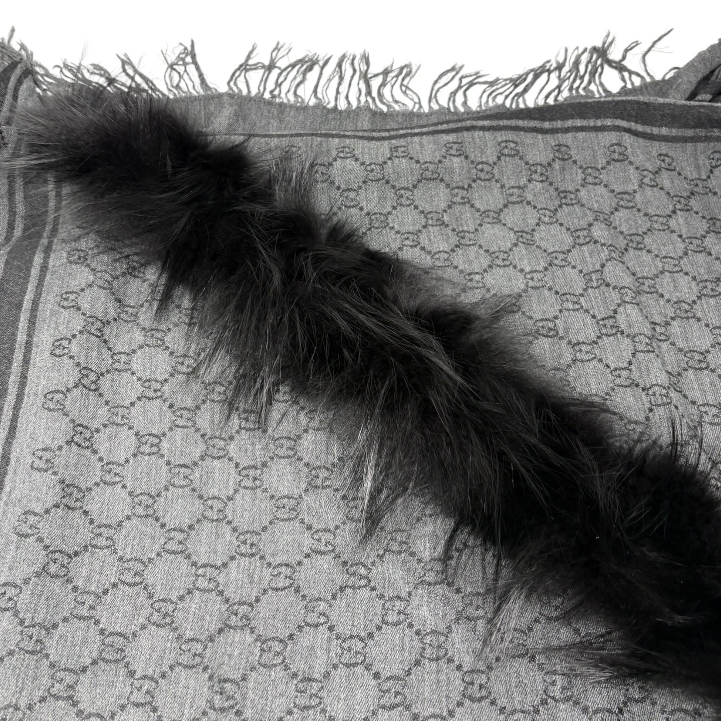 GUCCI Vintage GG Logo Monogram Fox Fur Shawl Scarf Wrap Gray Black 902584