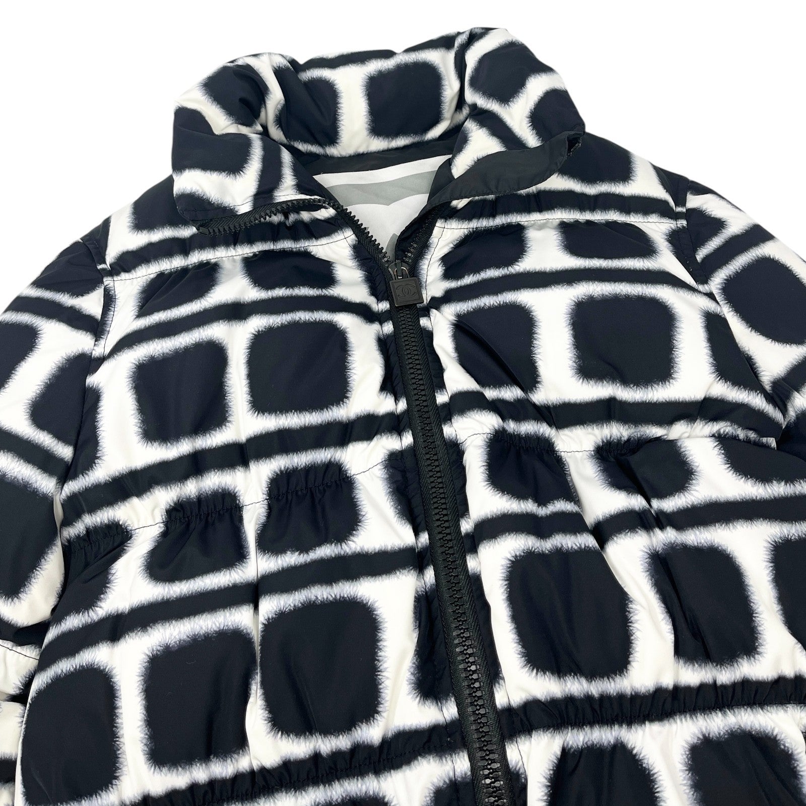CHANEL Sport Vintage 07A CC Logo Puffer Jacket #36 Zip White Black Polyester
