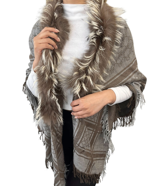 GUCCI Vintage GG Logo Monogram Fox Fur Shawl Scarf Wrap Gray Brown Wool 902253