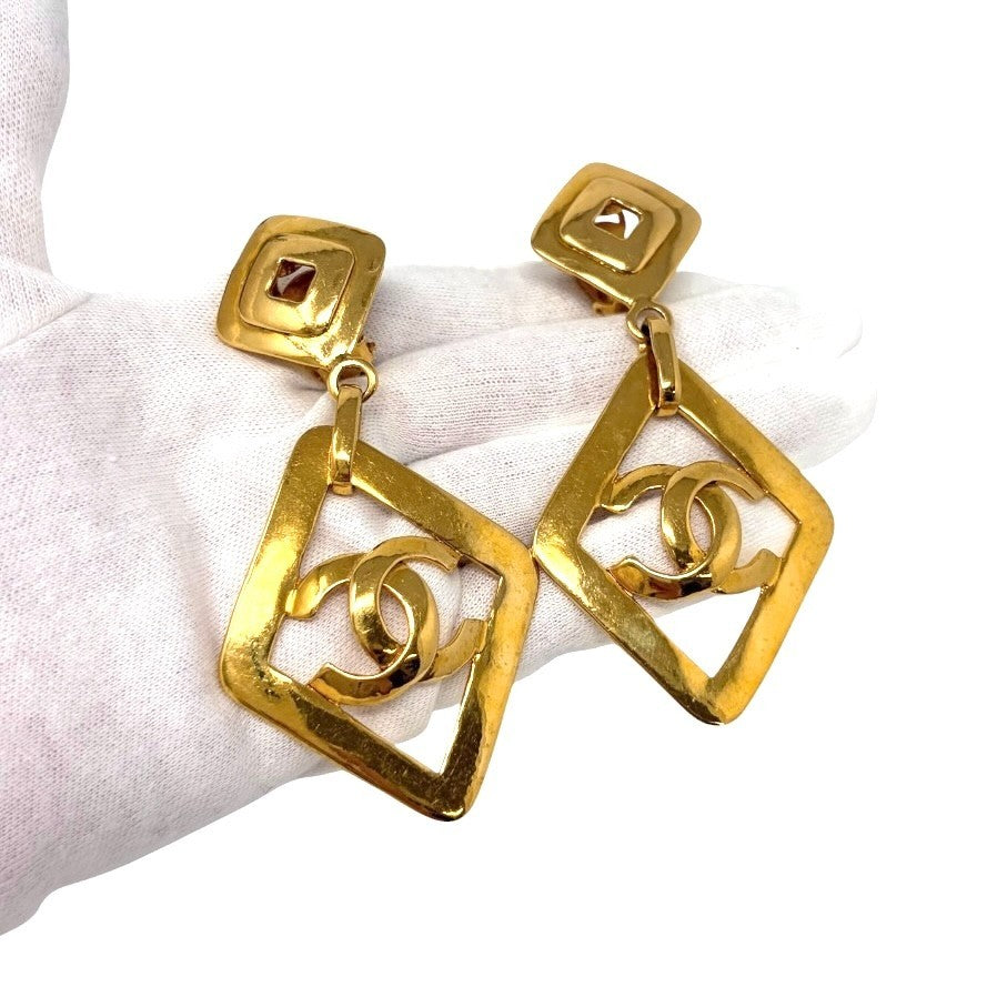 CHANEL Vintage 95P CC Logo Gold Earrings Jewelry Accessory Metal 902014