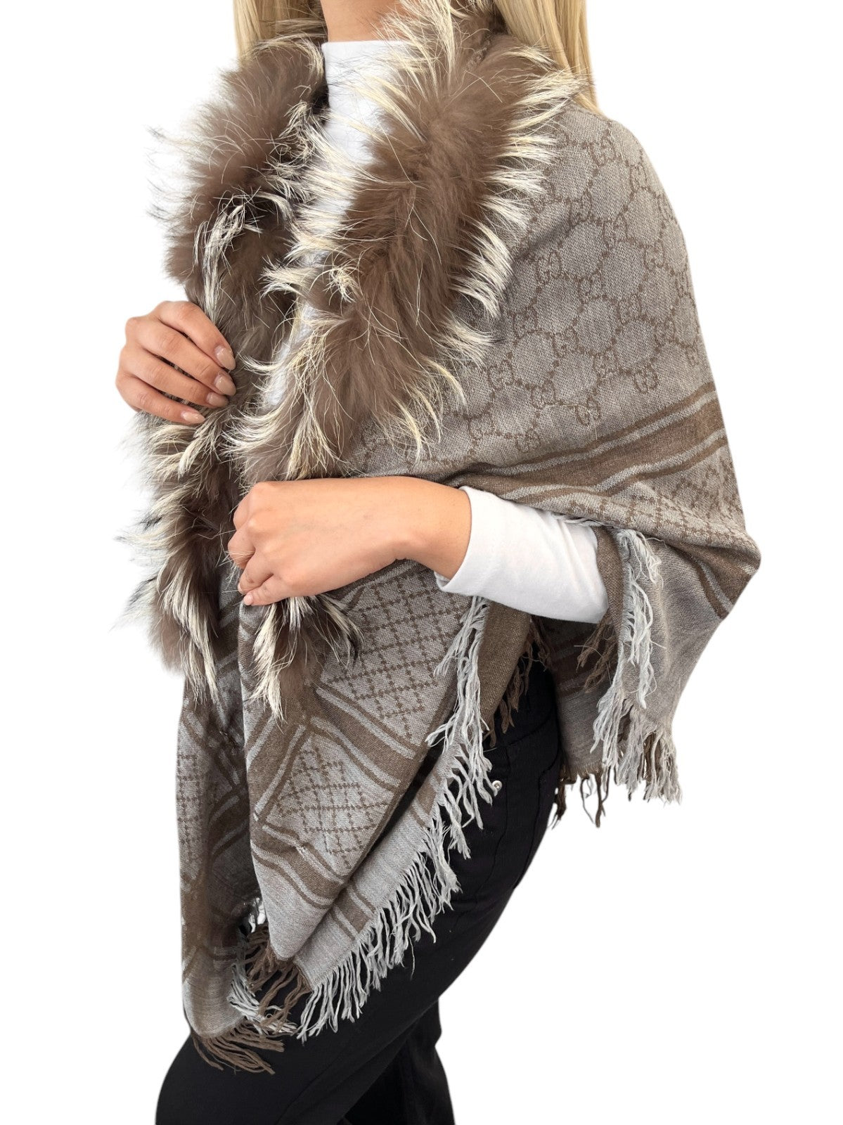 GUCCI Vintage GG Logo Monogram Fox Fur Shawl Scarf Wrap Gray Brown Wool 902585