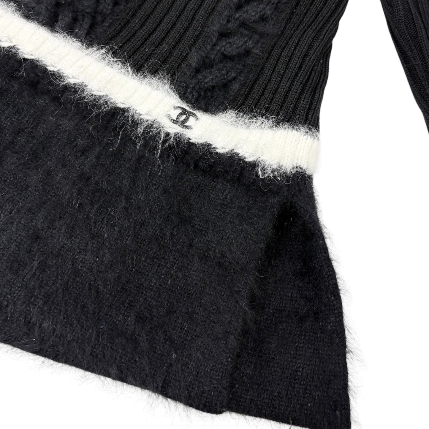 CHANEL Vintage 02A CC Logo Fur Knit Sweater Top #38 Black White Wool 901976