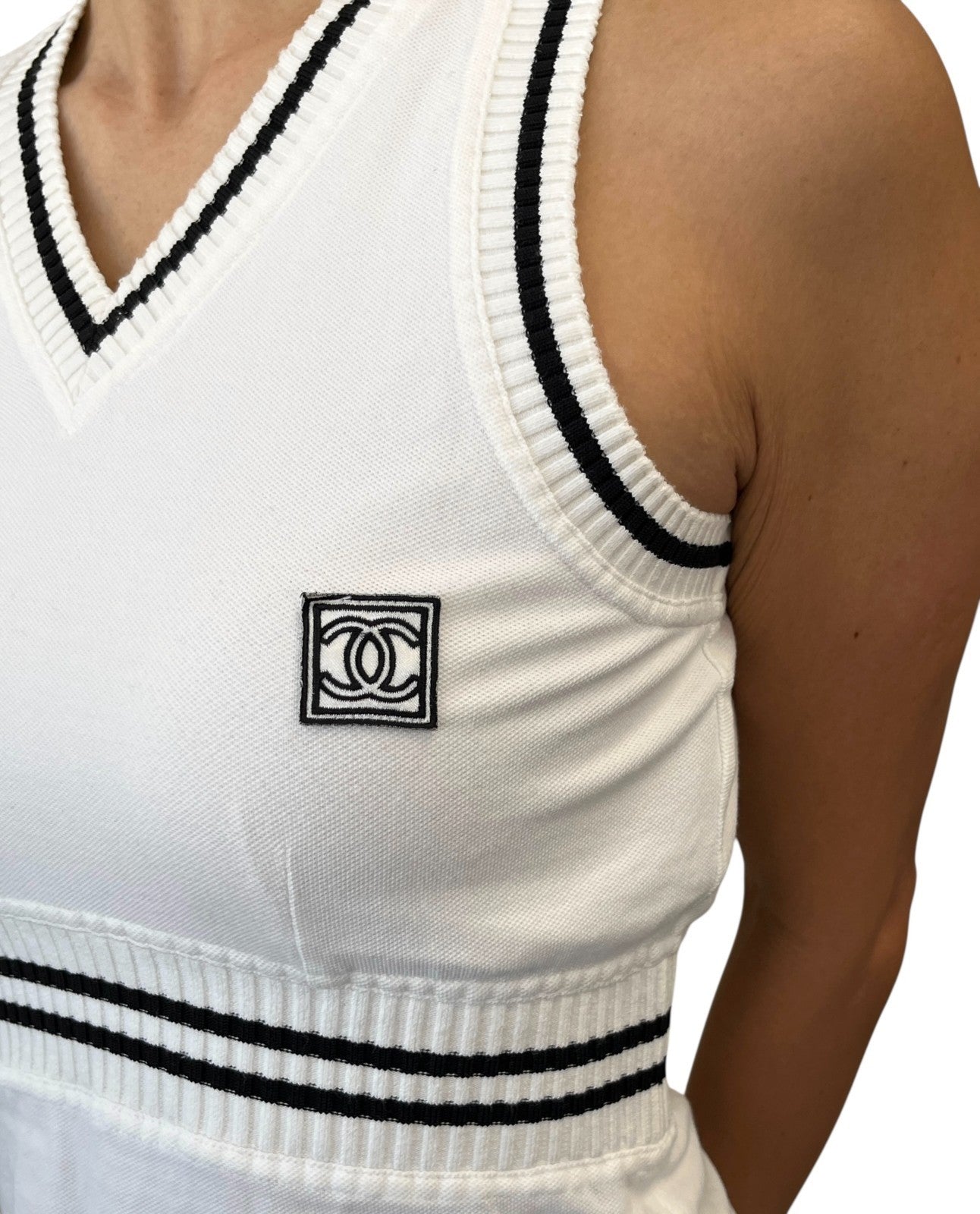 CHANEL Sport Vintage 04S CC Logo Patch Tank Top Tunic #38 White Black Cotton