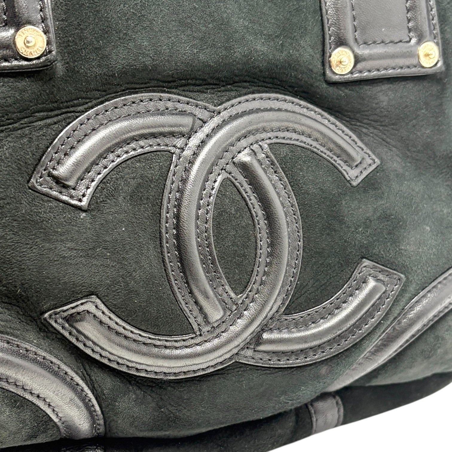 CHANEL Vintage 2006 CC Logo Shearling Tote Bag Handbag Black Gold Suede Mouton