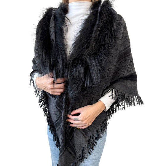 GUCCI Vintage GG Logo Monogram Fox Fur Shawl Scarf Wrap Gray Black 902584