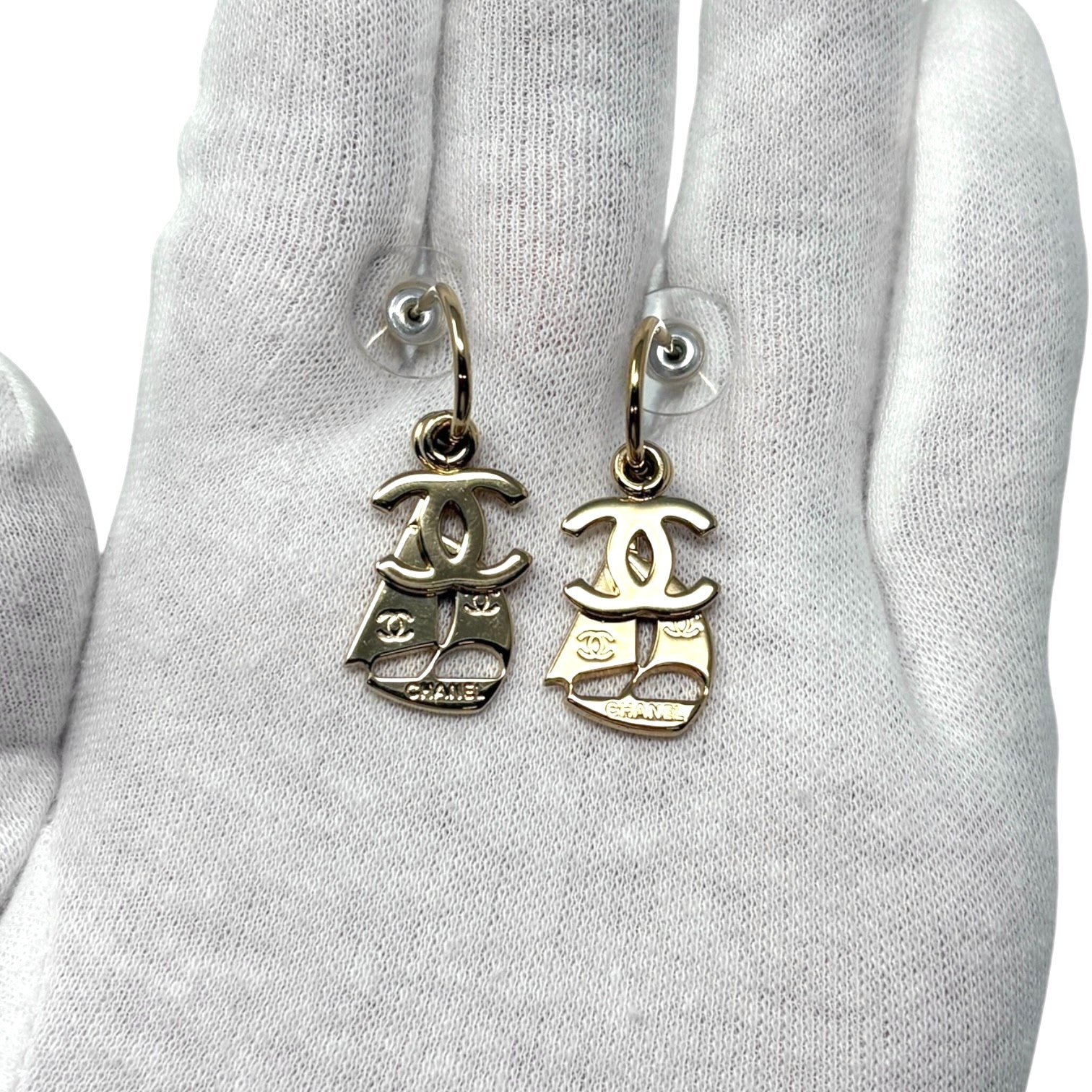 CHANEL Vintage CC Mark Logo With Yacht Charm Hoop Earrings Gold Metal Plate