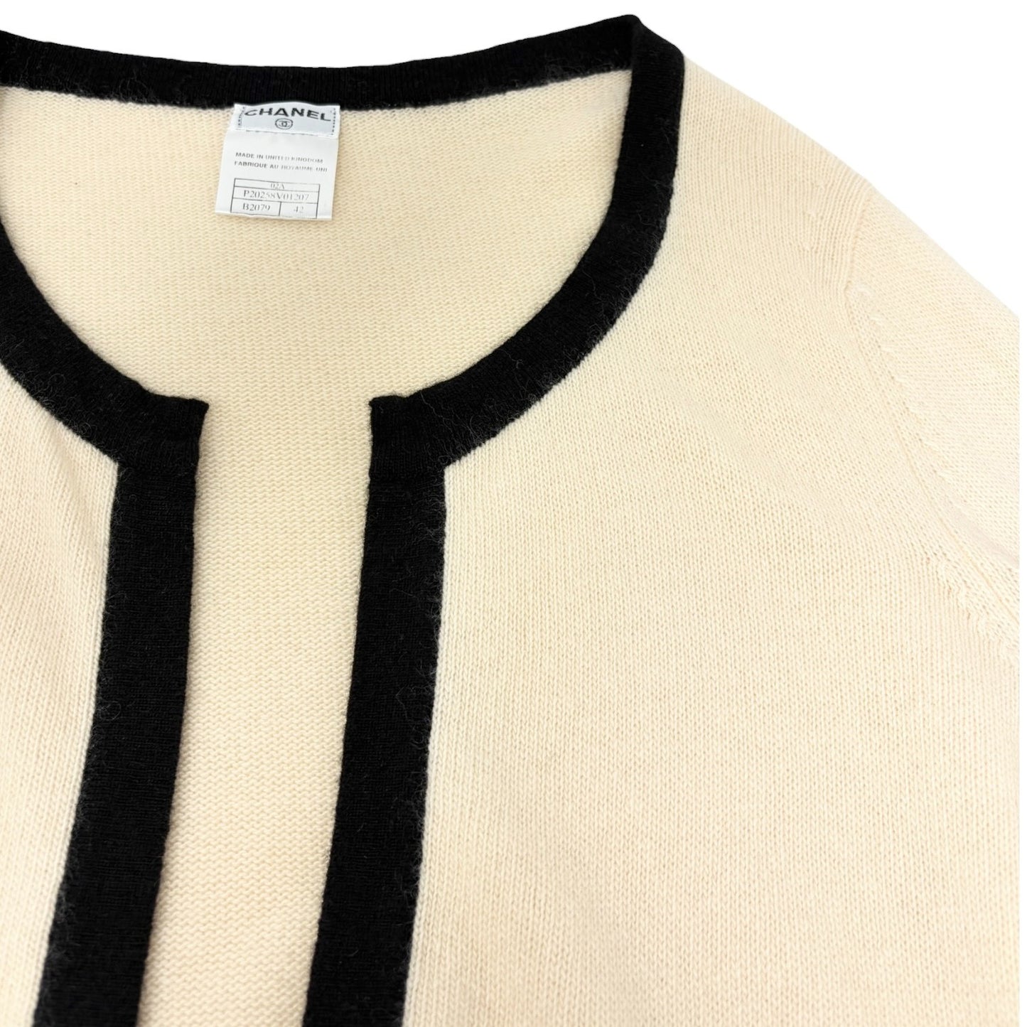 CHANEL Vintage 02A CC Cashmere Knit Cardigan Sweater Top #42 Cream 106911