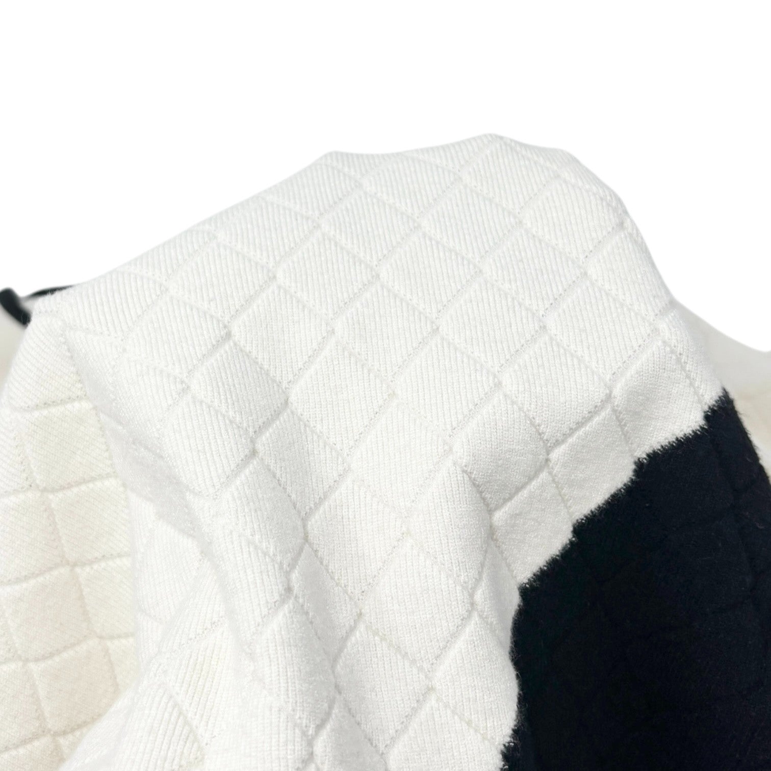 CHANEL Vintage 05A CC Logo Cambon Quilted Cashmere Knit Sweater Top #40 Cream