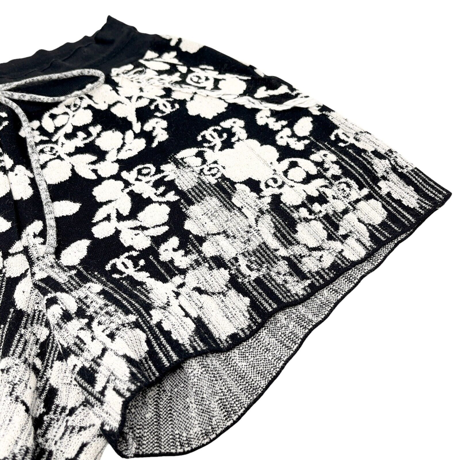 CHANEL Vintage P47652 CC Logo Short Pants #34 Shorts Black White Cotton Rayon