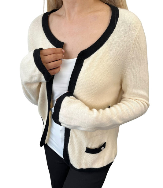 CHANEL Vintage 02A CC Cashmere Knit Cardigan Sweater Top #38 Cream 901825