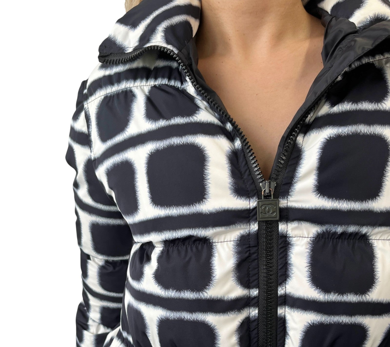 CHANEL Sport Vintage 07A CC Logo Puffer Jacket #36 Zip White Black Polyester