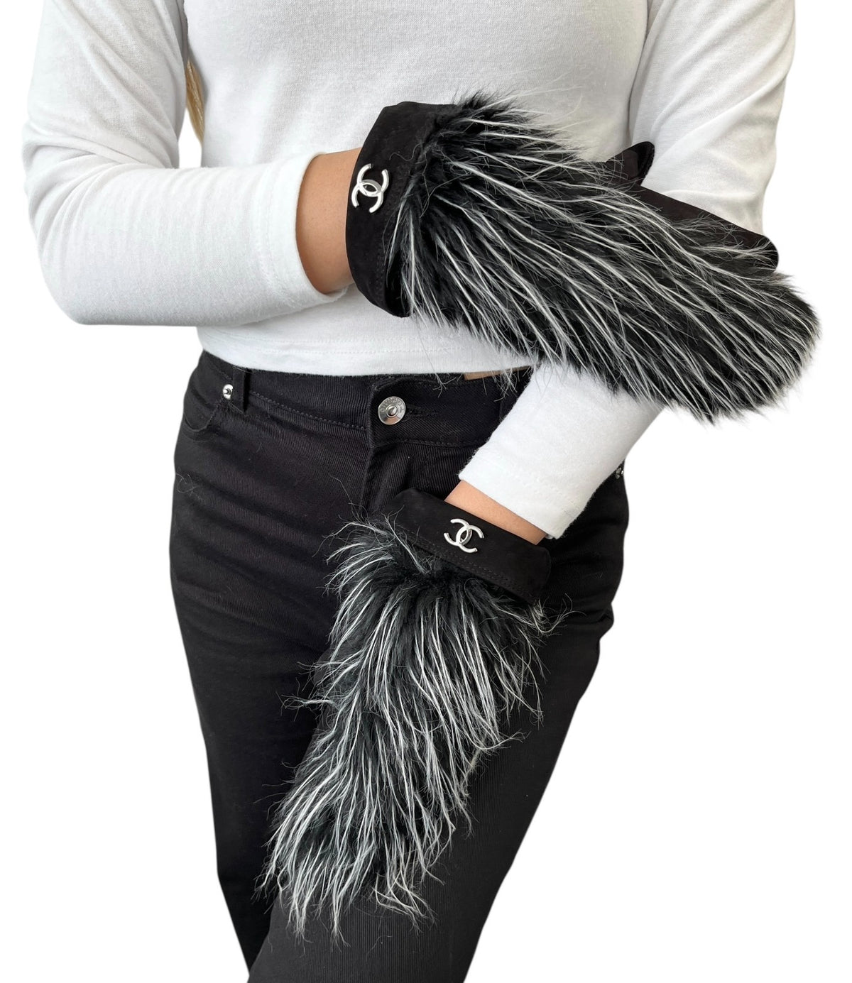 CHANEL Vintage CC Logo Fur Gloves Mittens #7.5 Black White Suede 902358