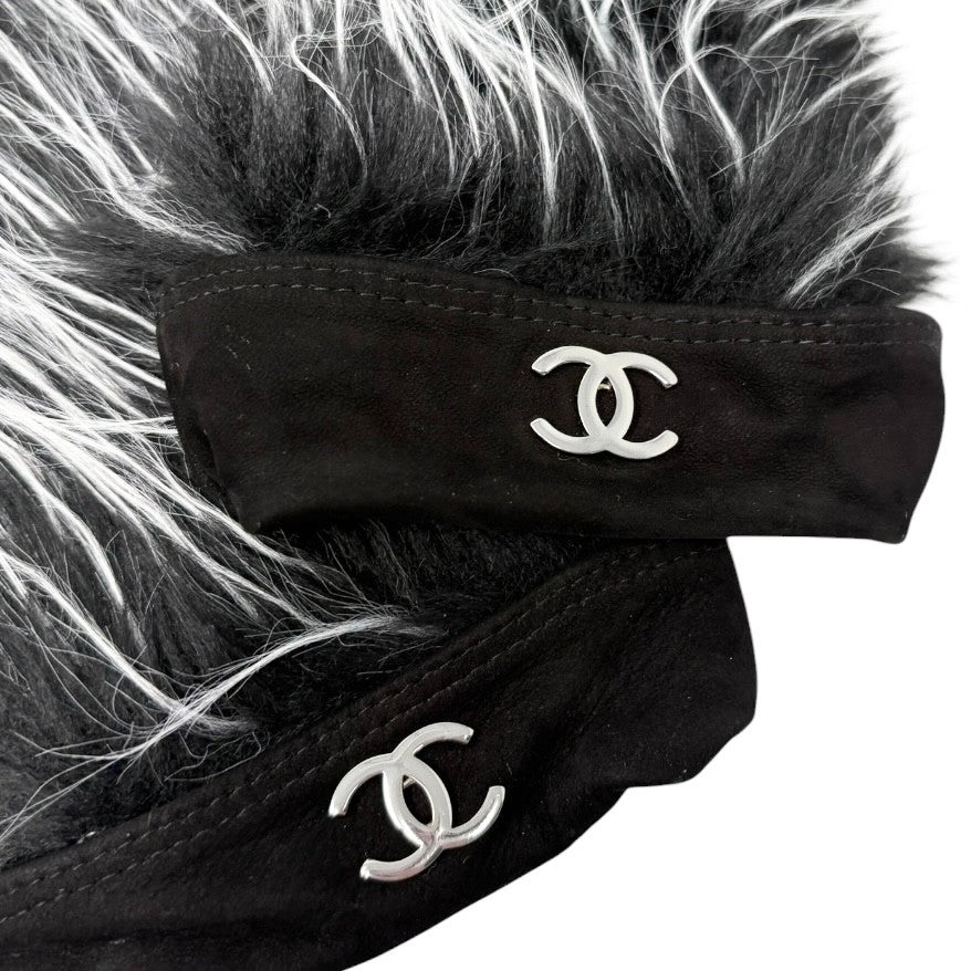 CHANEL Vintage CC Logo Fur Gloves Mittens #7.5 Black White Suede 902358