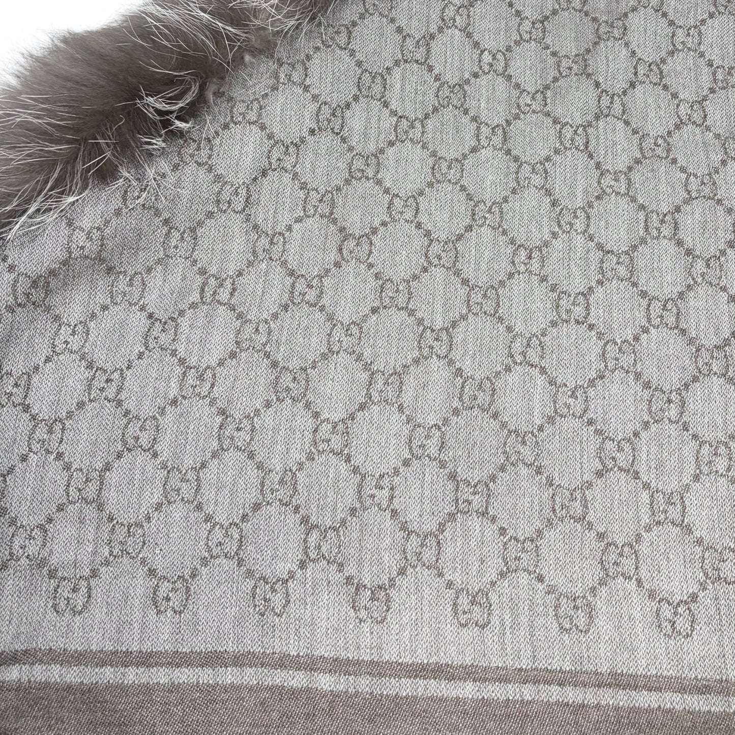 GUCCI Vintage GG Logo Monogram Fox Fur Shawl Scarf Wrap Gray Brown Wool 902253