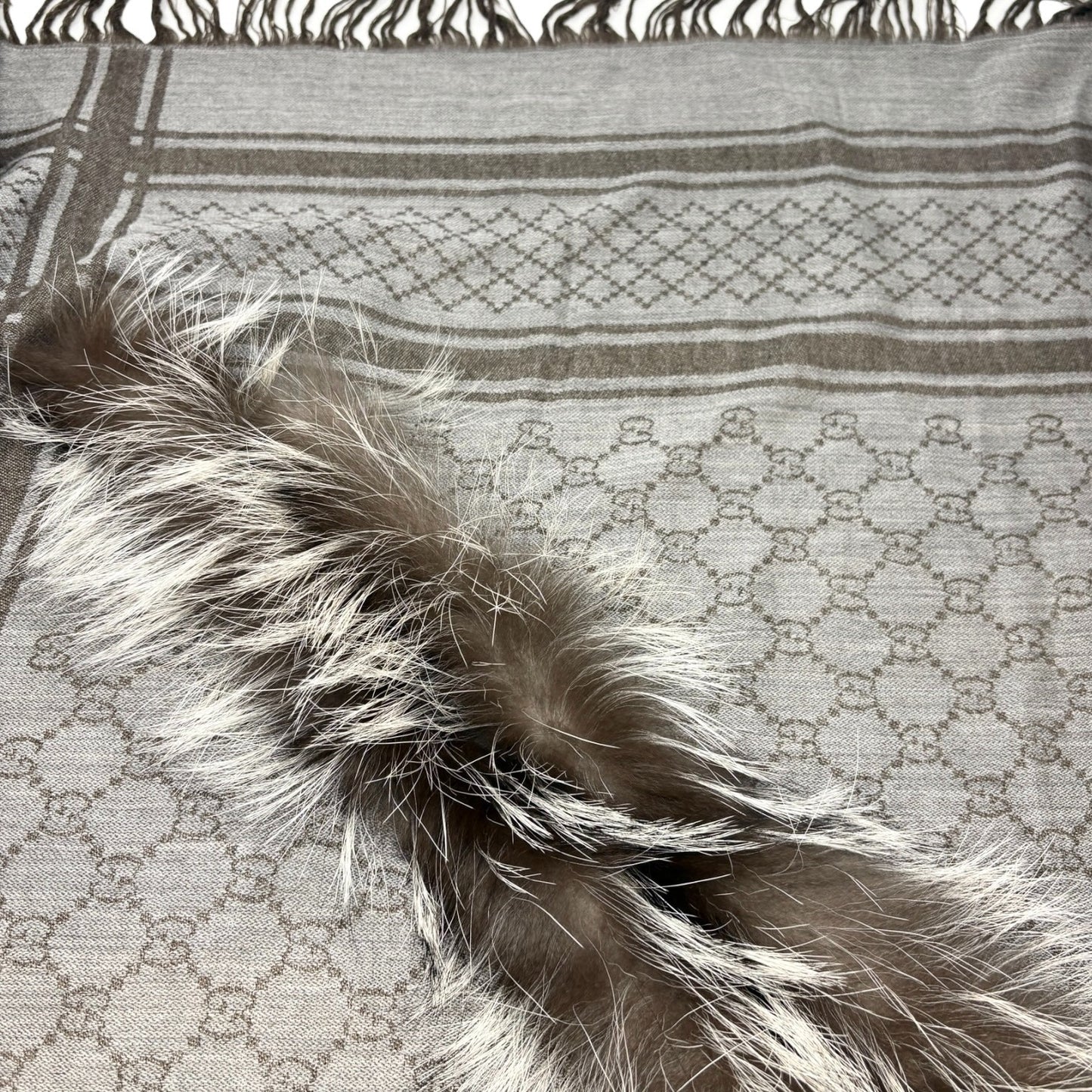 GUCCI Vintage GG Logo Monogram Fox Fur Shawl Scarf Wrap Gray Brown Wool 902585