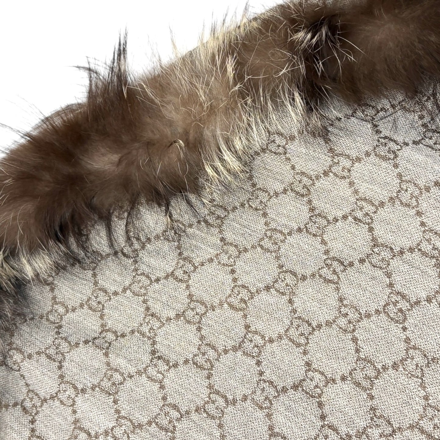 GUCCI Vintage GG Logo Monogram Fox Fur Shawl Scarf Wrap Gray Brown Wool