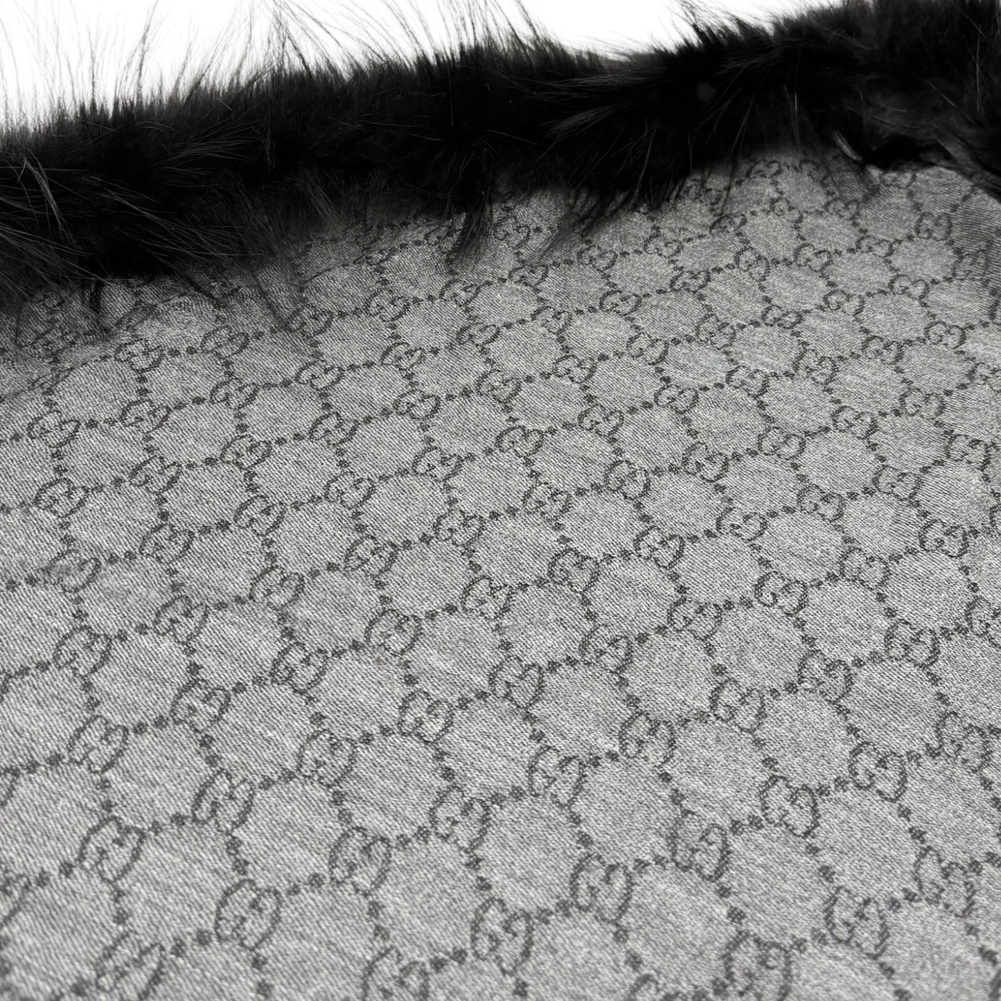 GUCCI Vintage GG Logo Monogram Fox Fur Shawl Scarf Wrap Gray Black 902584
