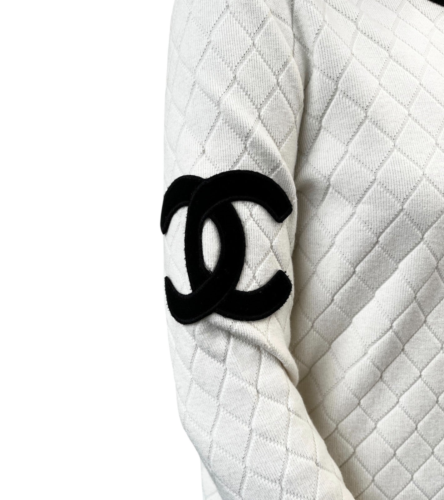 CHANEL Vintage 05A CC Logo Cambon Quilted Cashmere Knit Sweater Top #40 Cream