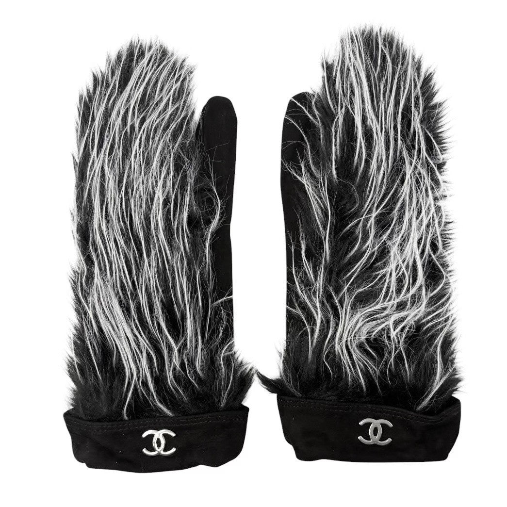 CHANEL Vintage CC Logo Fur Gloves Mittens #7.5 Black White Suede 902358
