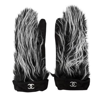 CHANEL Vintage CC Logo Fur Gloves Mittens #7.5 Black White Suede 902358