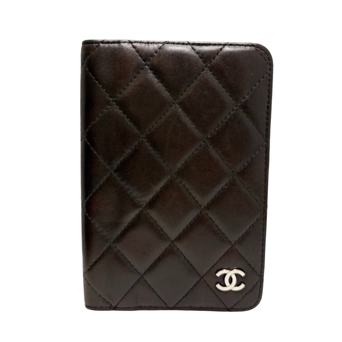 CHANEL – Luxury Fashion Spark