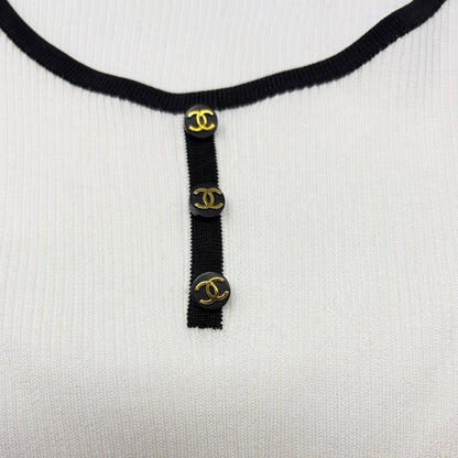 CHANEL Vintage 95P CC Logo Button Knit Cropped Ribbed T-shirt #42 White Cotton