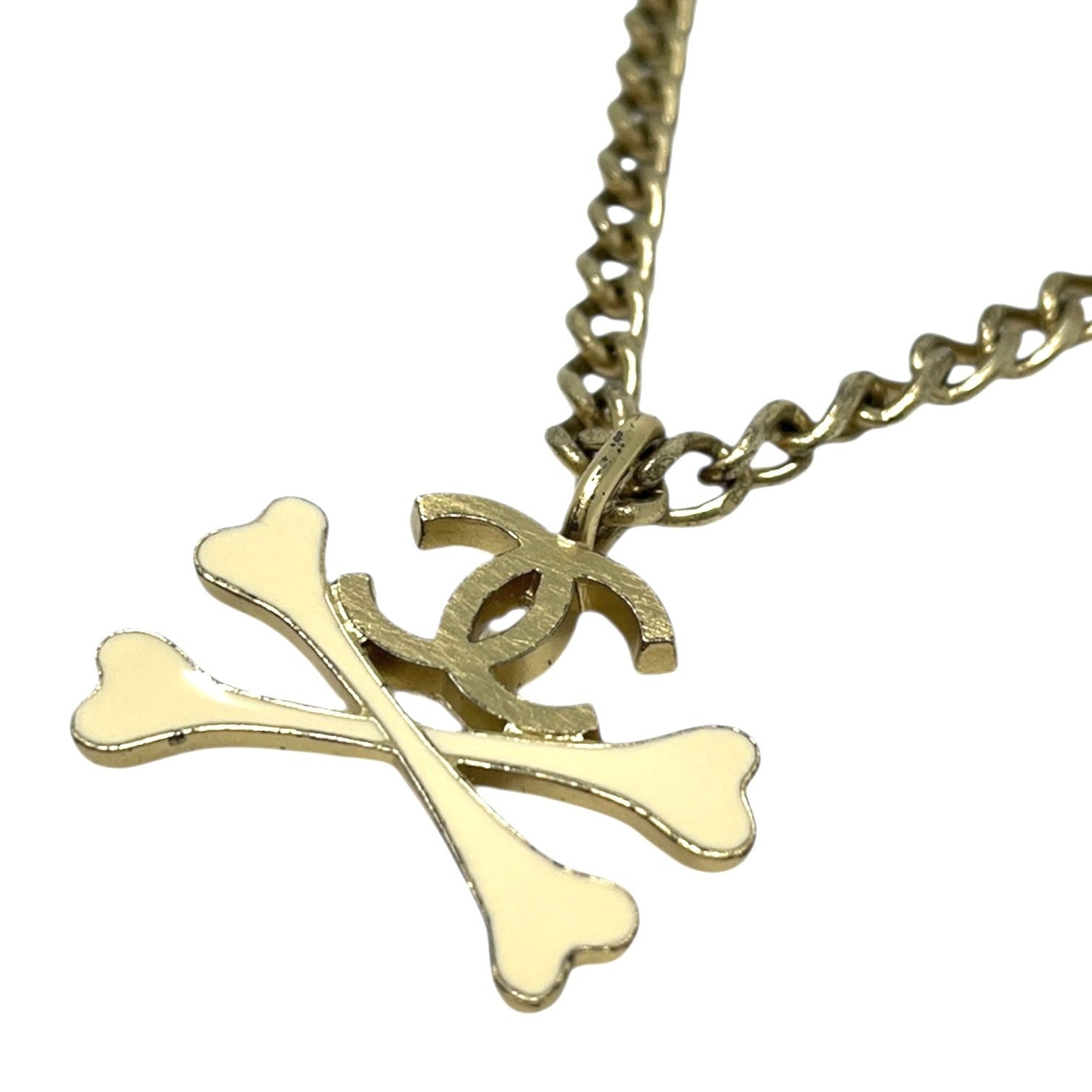 CHANEL Vintage 03P CC Mark Logo Enamel Crossbones Pendant Necklace Gold Metal