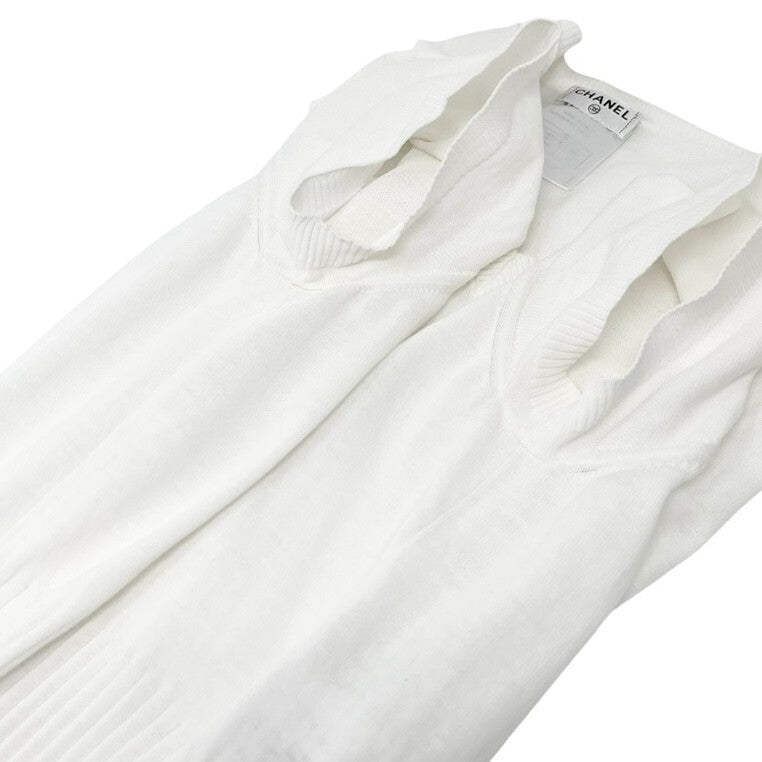 CHANEL Vintage 09C CC Mark Logo T-shirt Top #42 White Cotton V-Neck Rank AB