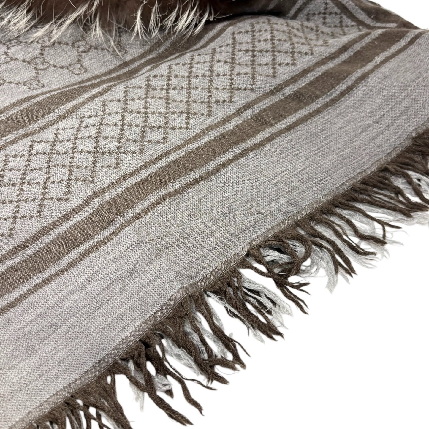 GUCCI Vintage GG Logo Monogram Fox Fur Shawl Scarf Wrap Gray Brown Wool 902595