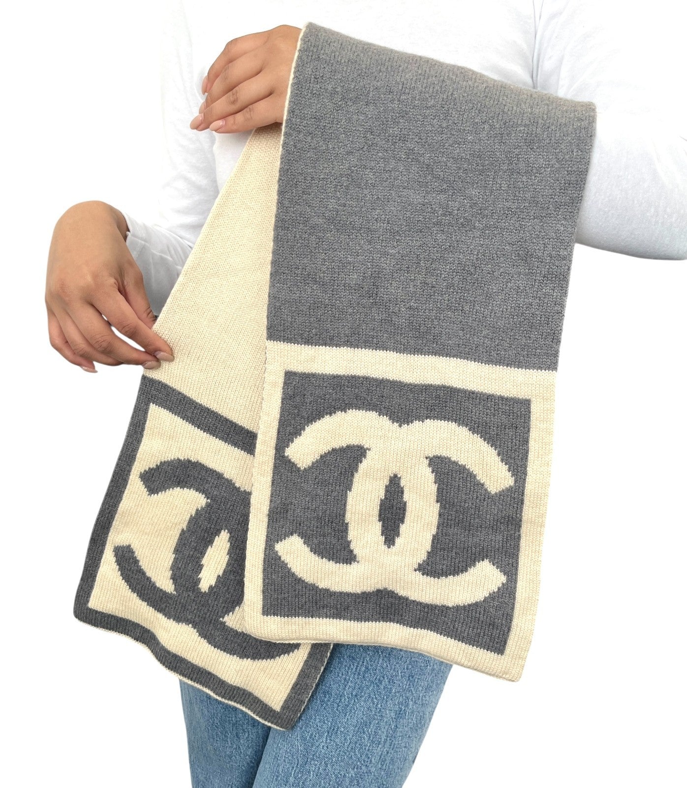 CHANEL Sport Vintage CC Big Logo Muffler Scarf Wrap Accessory Gray Cream Wool